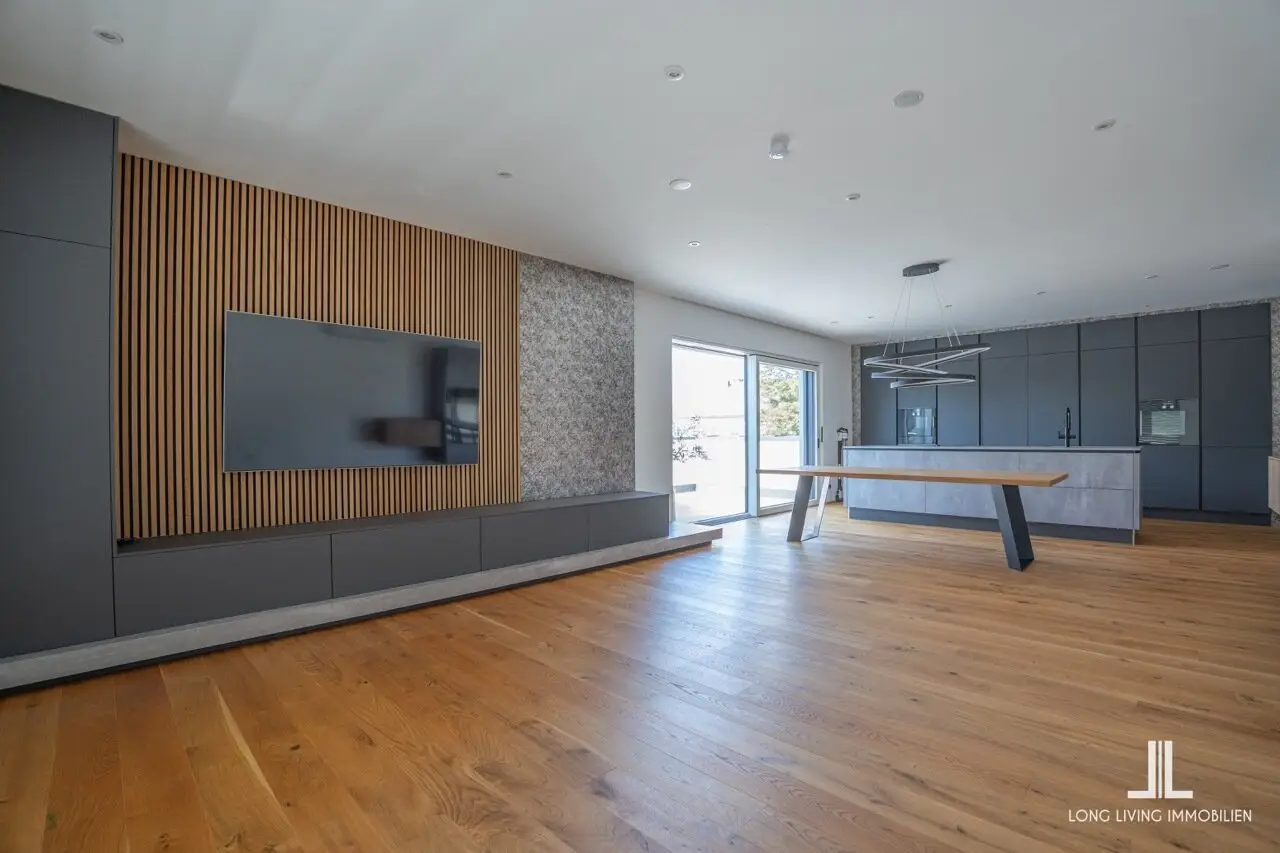 With the elevator directly into your exclusive penthouse | High-end equipment and 3 underground garage spaces included