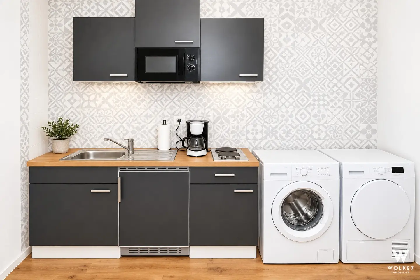 Investment apartment in top location near 1st District | Approved lodging operation | Near Urania and 1st District | Uniqa Tower | U1 Nestroyplatz | Danube Canal