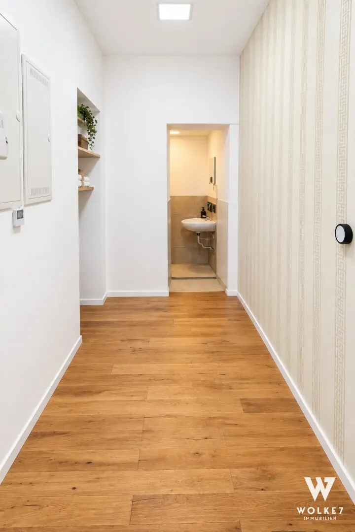 Investment apartment in top location near 1st District | Approved lodging operation | Near Urania and 1st District | Uniqa Tower | U1 Nestroyplatz | Danube Canal