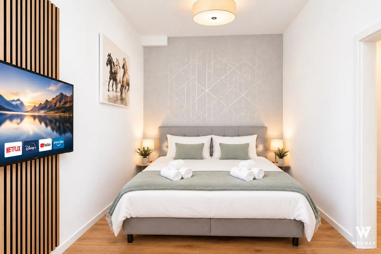 Investment apartment in top location near 1st District | Approved lodging operation | Near Urania and 1st District | Uniqa Tower | U1 Nestroyplatz | Danube Canal