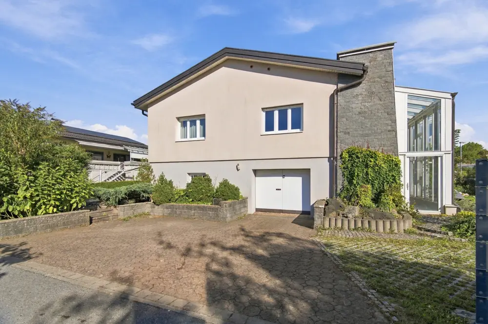 Wohnung mit Wintergarten in ruhiger Sackgasse