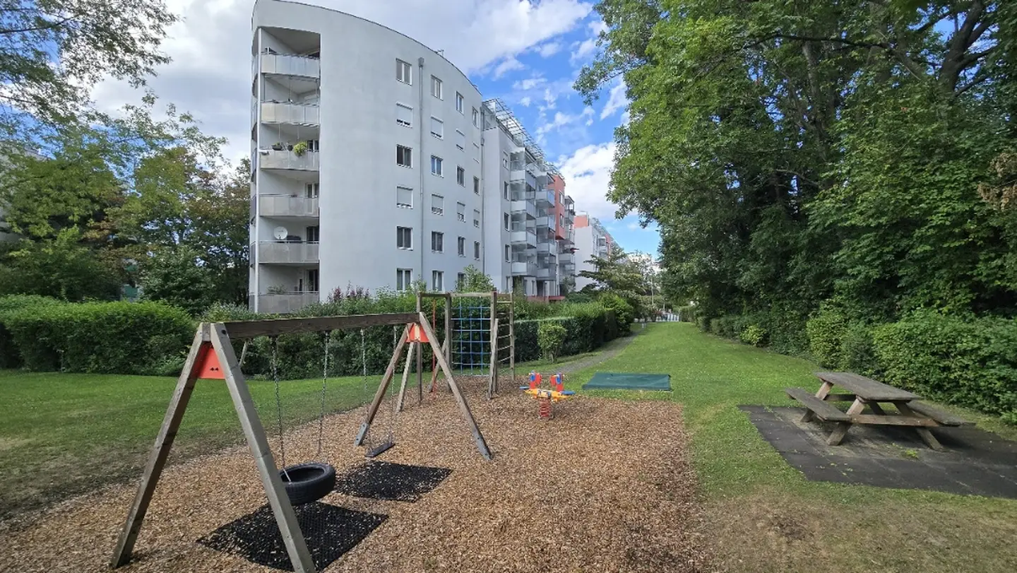 Barrierefreie Wohnung mit Loggia in grüner Ruhelage
