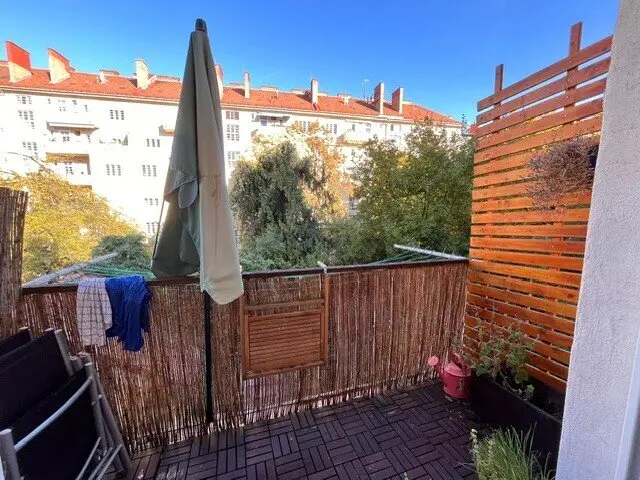 Toplage: Gepflegter Altbau mit Hofbalkon