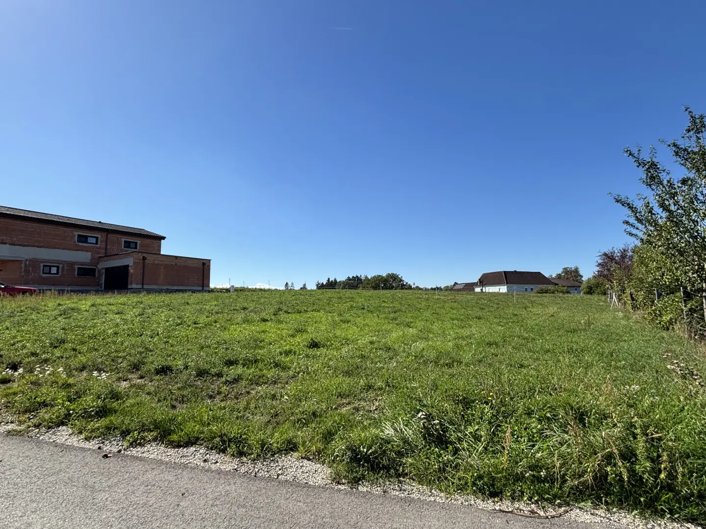 Sonniger Baugrund ideal für Familienwohnung in ruhiger Lage