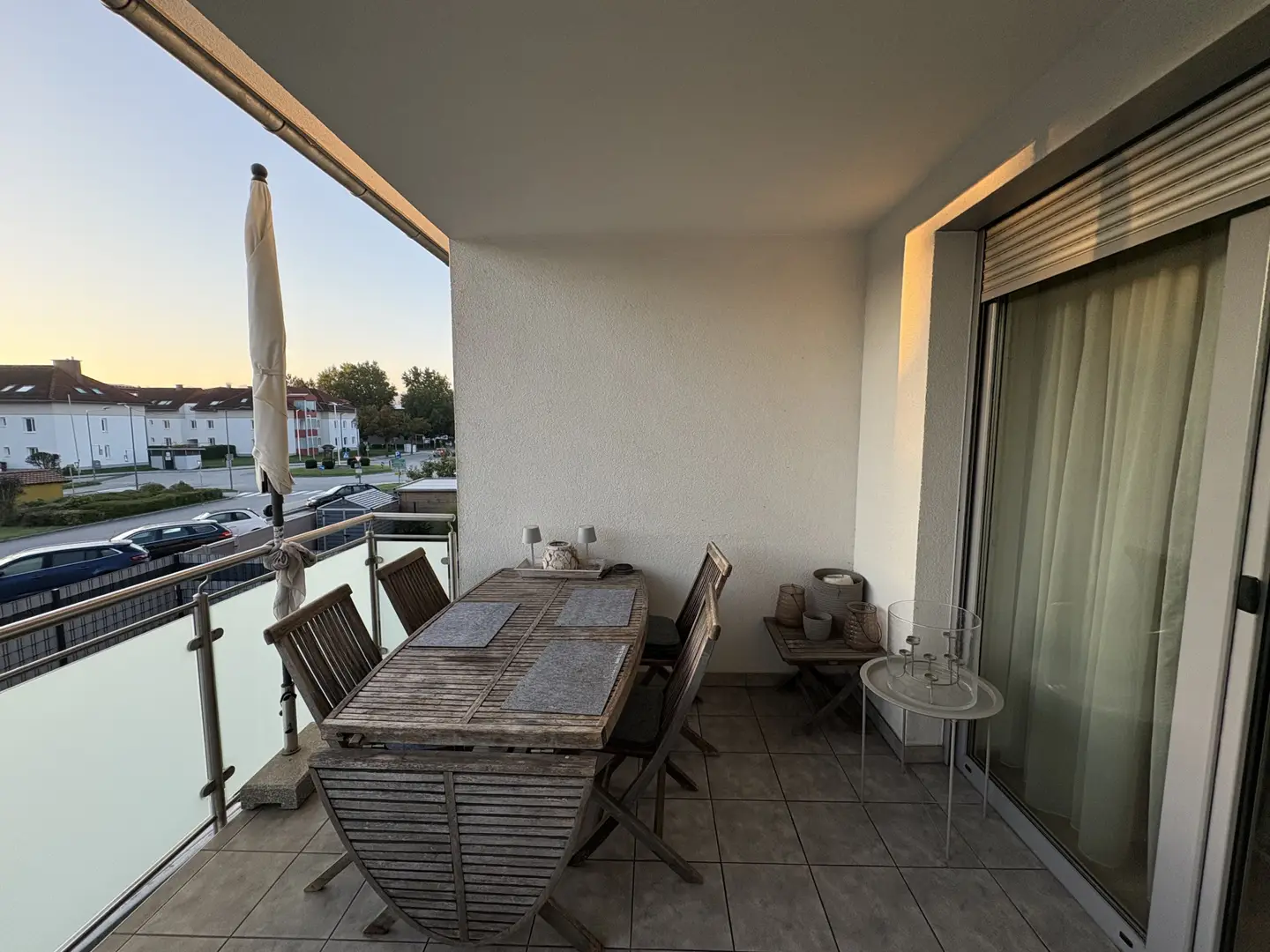 Wohnung mit großer Loggia und Parkplatz im Ortskern
