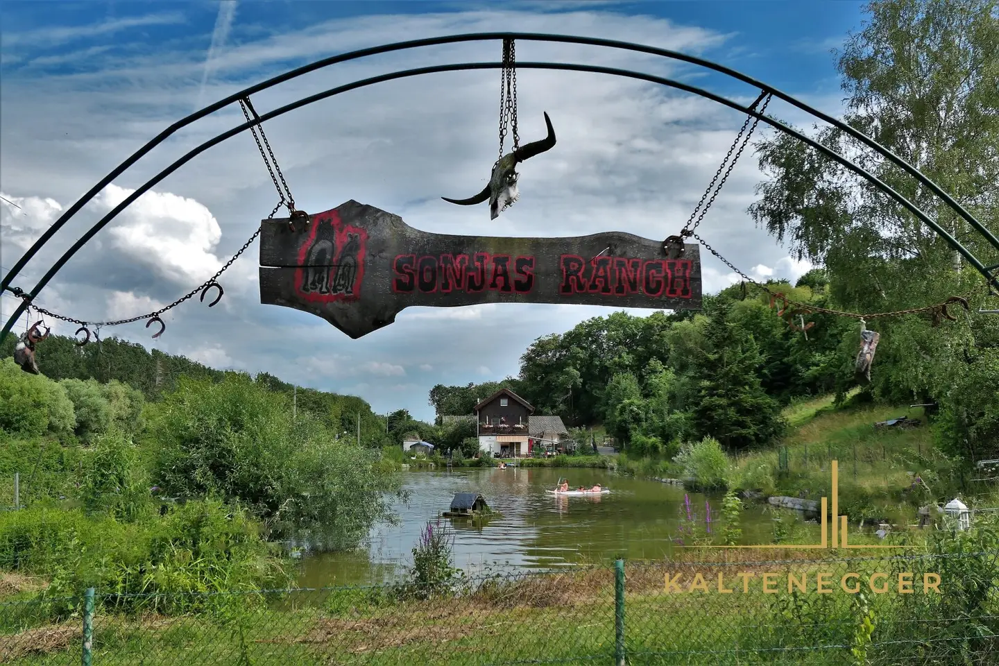 SONJAS RANCH - Pferdehof mit Teich auf Pachtgrund
