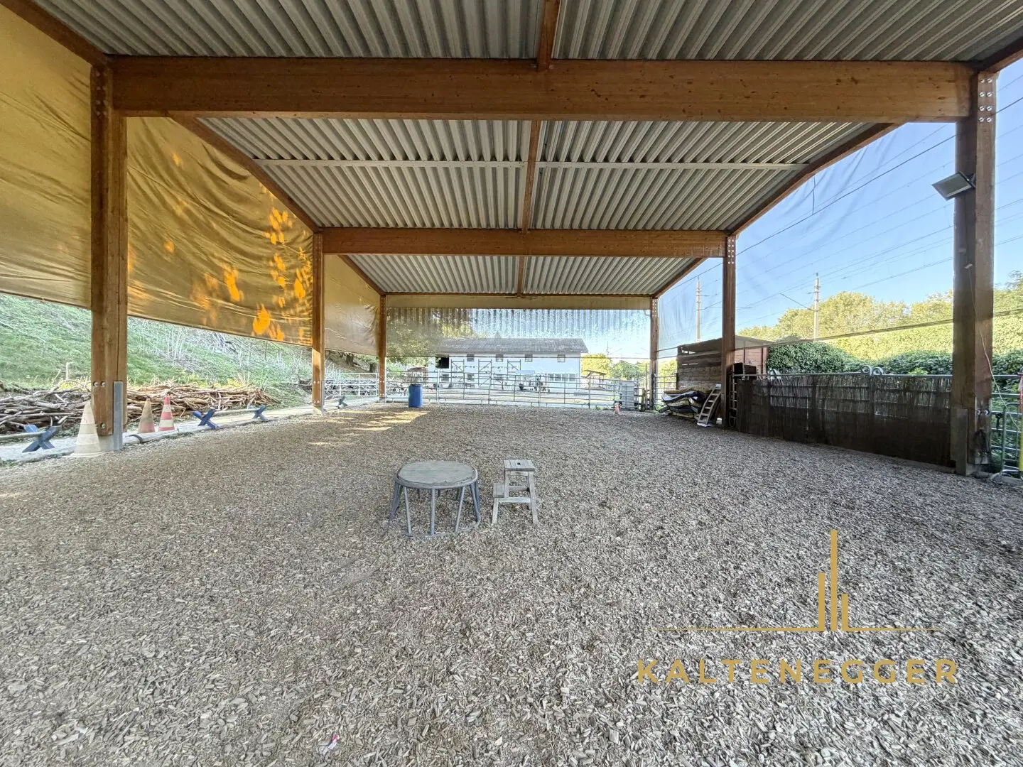 SONJAS RANCH - Pferdehof mit Teich auf Pachtgrund