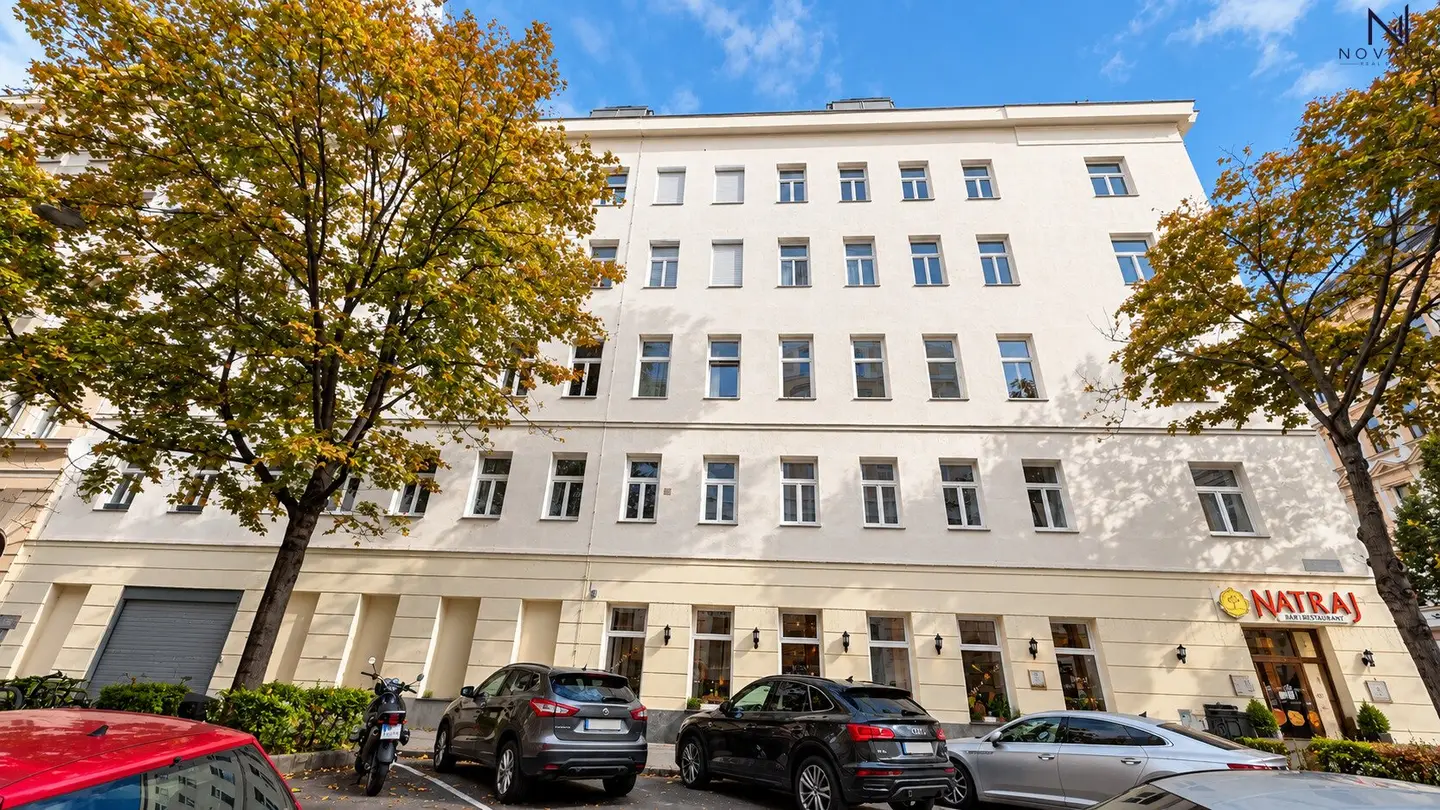 Investors take note: 1-room period building apartment in prime location of the 7th district