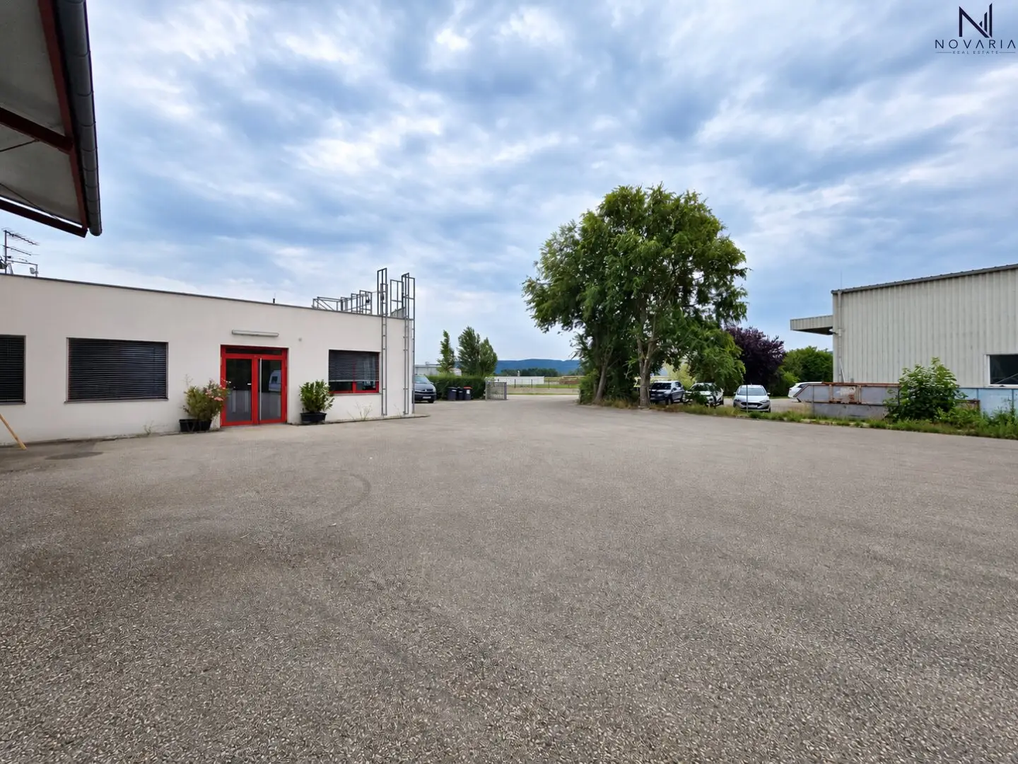 Barrierefreier Büroraum ca. 21m2 inkl. 2 Parkplätzen (Preis inkl. Strom und Heizkosten)