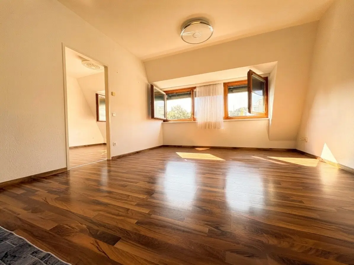 2-room penthouse apartment in Döbling, quietly located and well connected