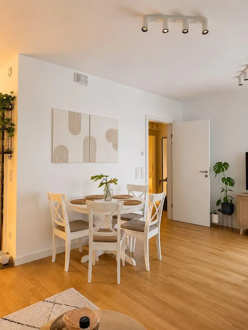 Wohnung with long terrace and abundant light