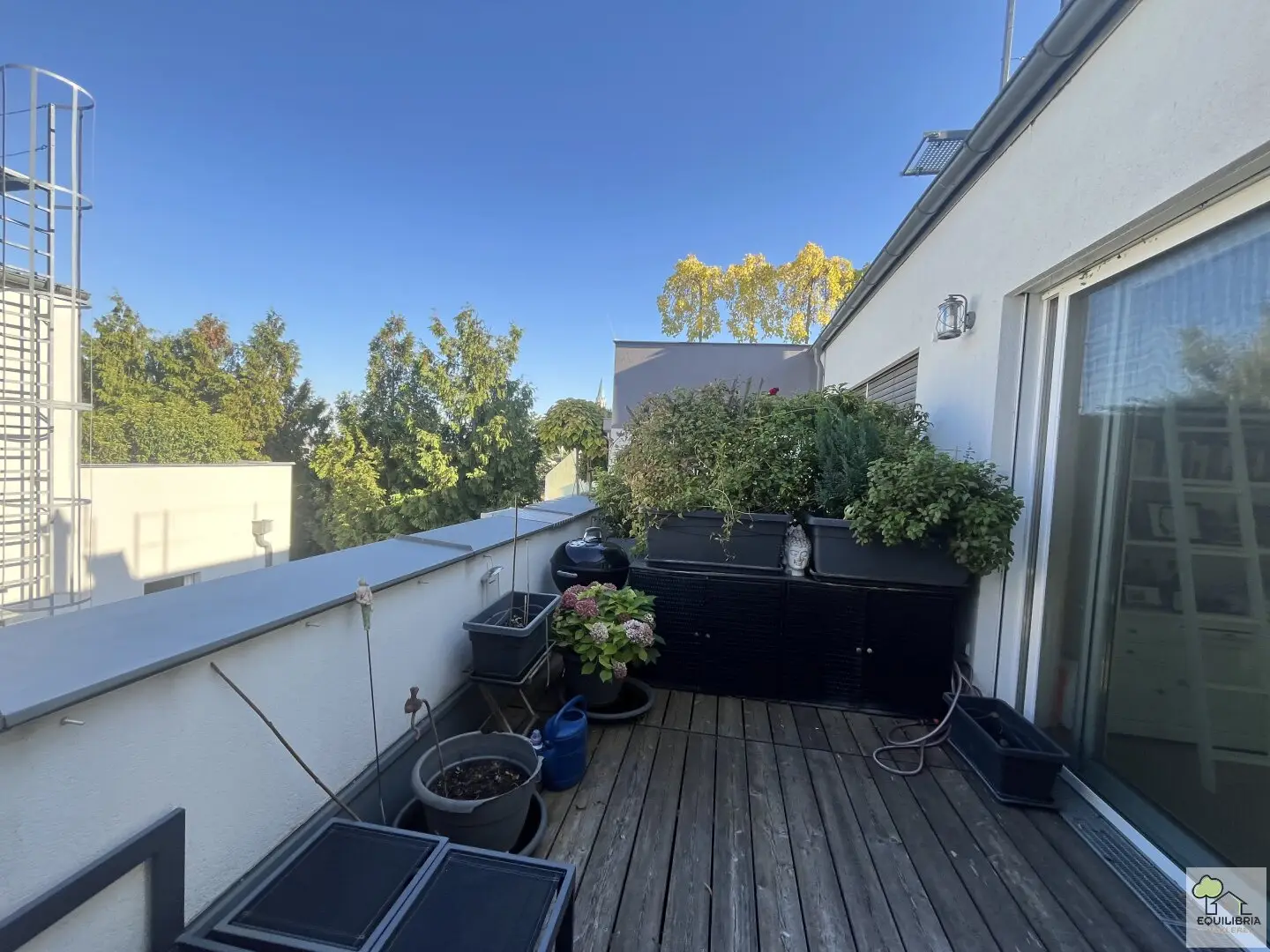 WUNDERSCHÖNE MAISONETTE - WOHNUNG MIT FREIFLÄCHE IN ZENTRALER LAGE