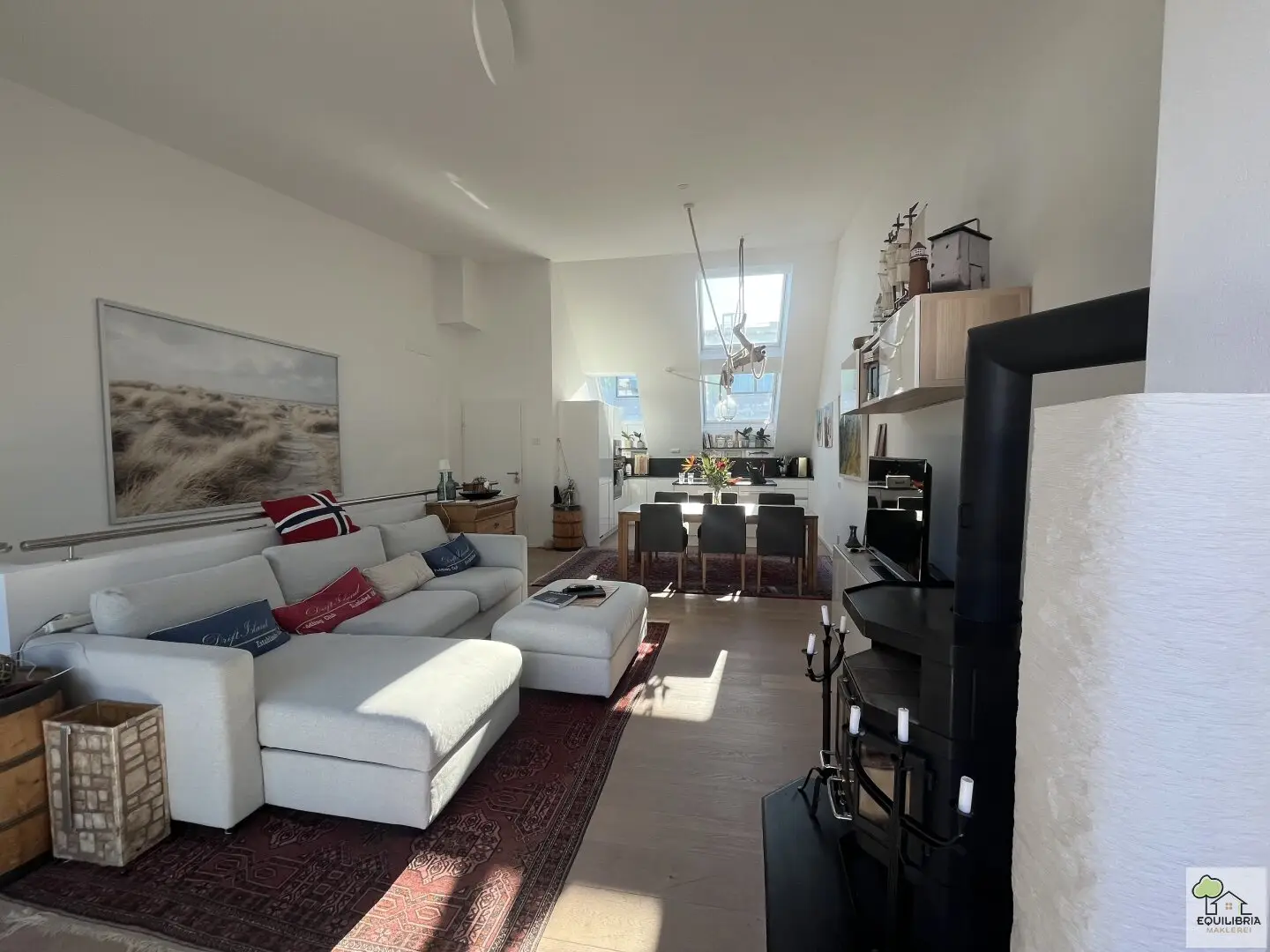 WUNDERSCHÖNE MAISONETTE - WOHNUNG MIT FREIFLÄCHE IN ZENTRALER LAGE