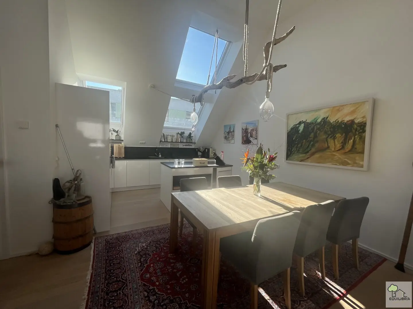 WUNDERSCHÖNE MAISONETTE  - WOHNUNG MIT FREIFLÄCHE IN ZENTRALER LAGE