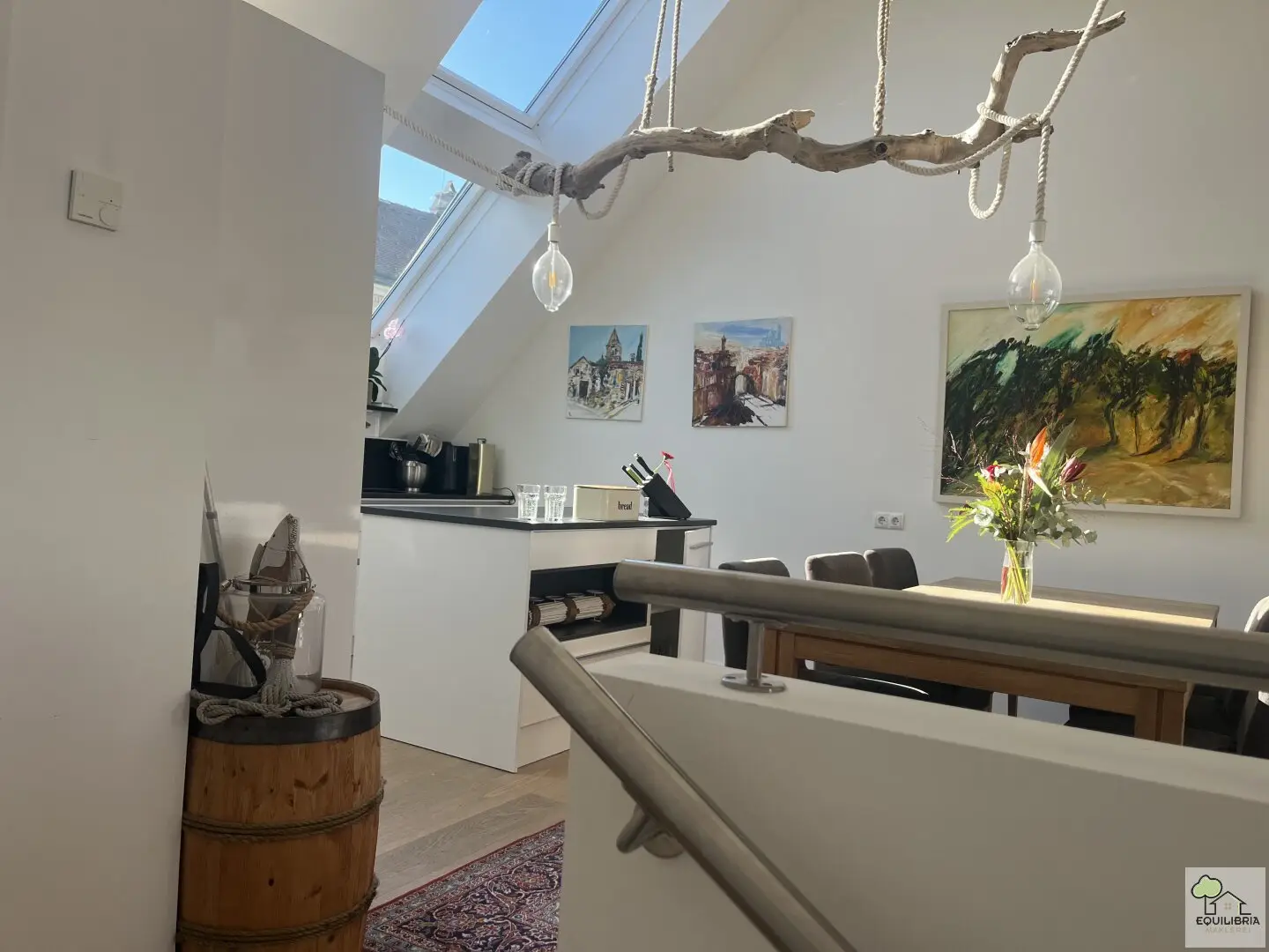 WUNDERSCHÖNE MAISONETTE - WOHNUNG MIT FREIFLÄCHE IN ZENTRALER LAGE