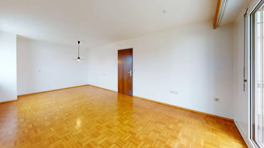Helle Wohnung mit Lift und Balkon zentral gelegen