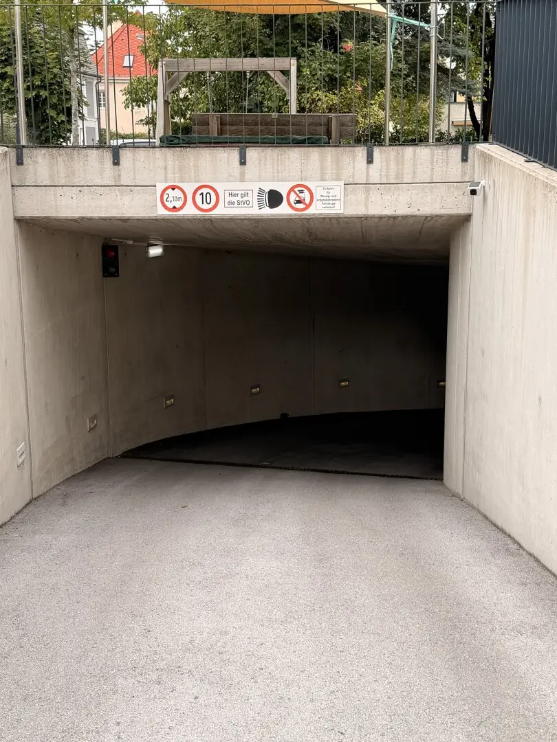 Like-new underground garage in 5020 Salzburg – Secure parking option