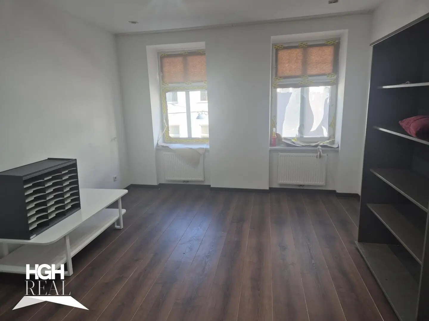 1160 Vienna Charming 3-Room Old Building Apartment for Sale