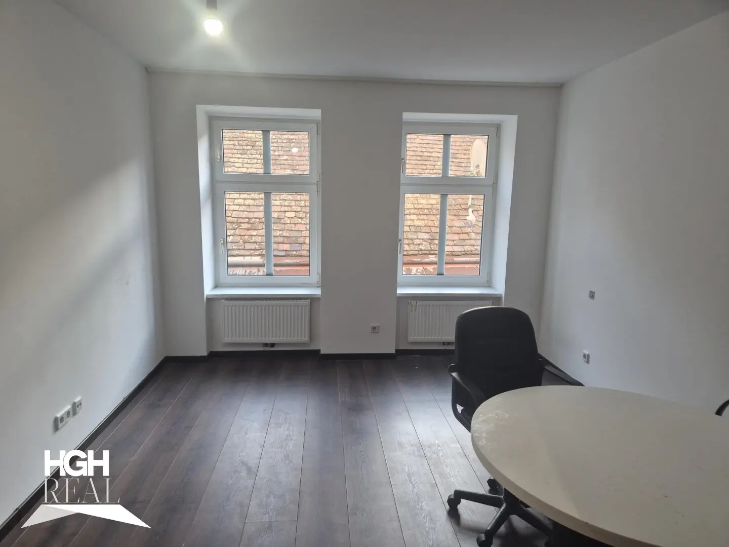 1160 Vienna Charming 3-Room Old Building Apartment for Sale