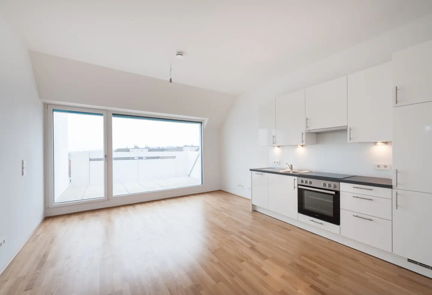 Beautiful air conditioned 2 room apartment in the attic with distant view