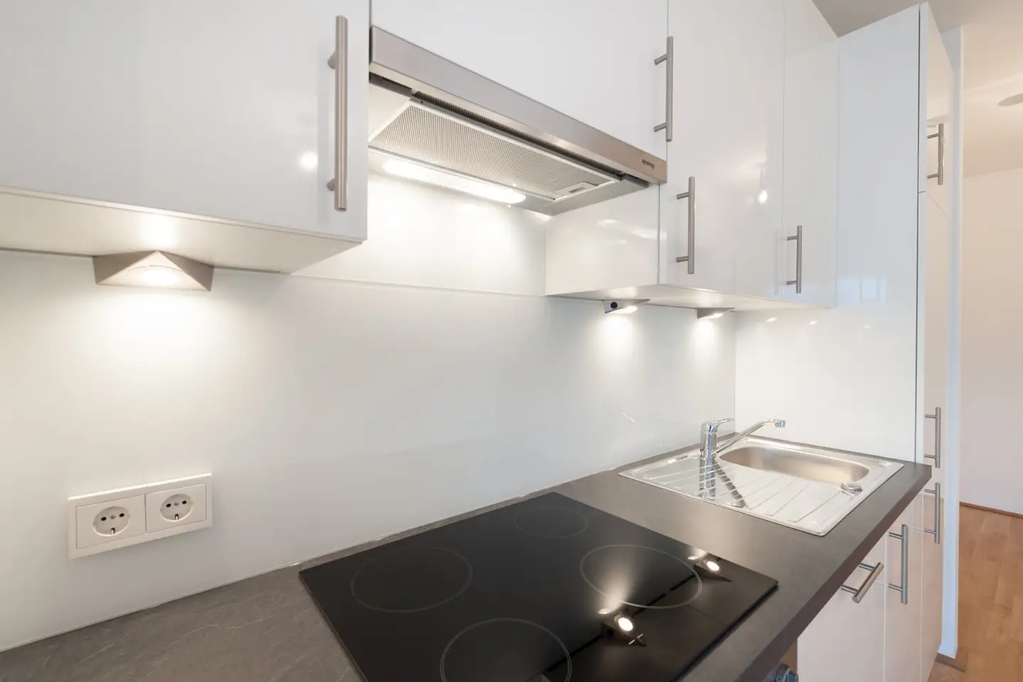 Beautiful air conditioned 2 room apartment in the attic with distant view