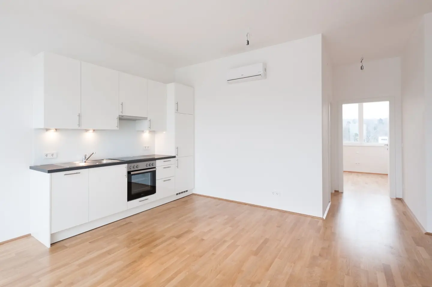 Beautiful air conditioned 2 room apartment in the attic with distant view