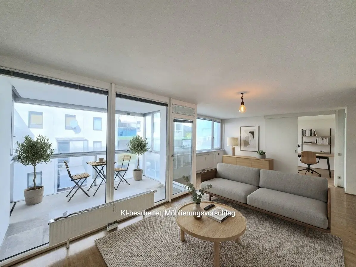 Commission-free from the owner! Monte Laa! Spacious 2-room apartment with loggia