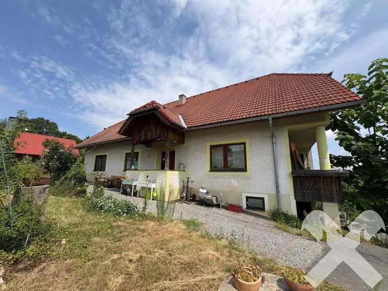 Apartment with 3 ha land and expansion potential