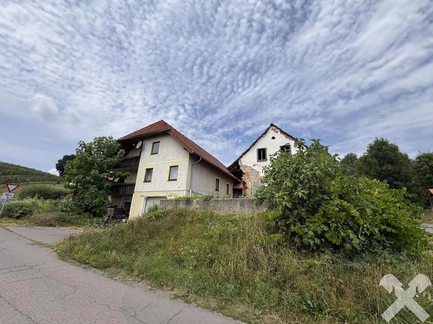 Apartment with 3 ha land and expansion potential