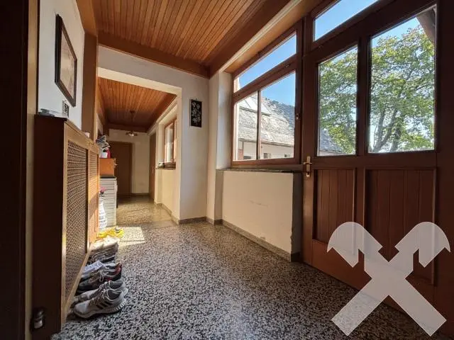 Wohnung in charaktervollem Hof mit großem Grundstück