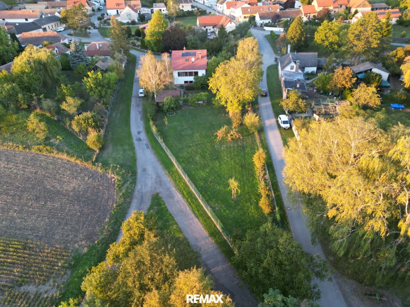 Planned building plot of approx. 900 m² in Schönabrunn
