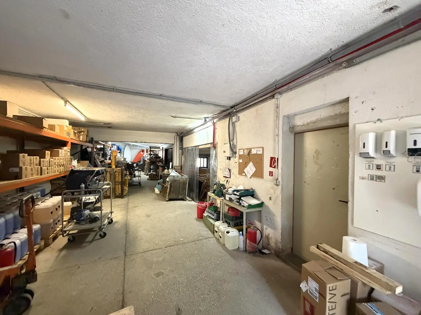 Loft apartment with large open storage and workshop space