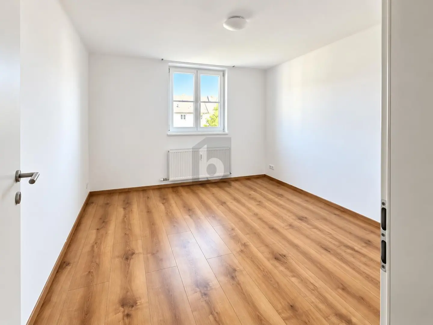 Bright spacious Wohnung with garden share