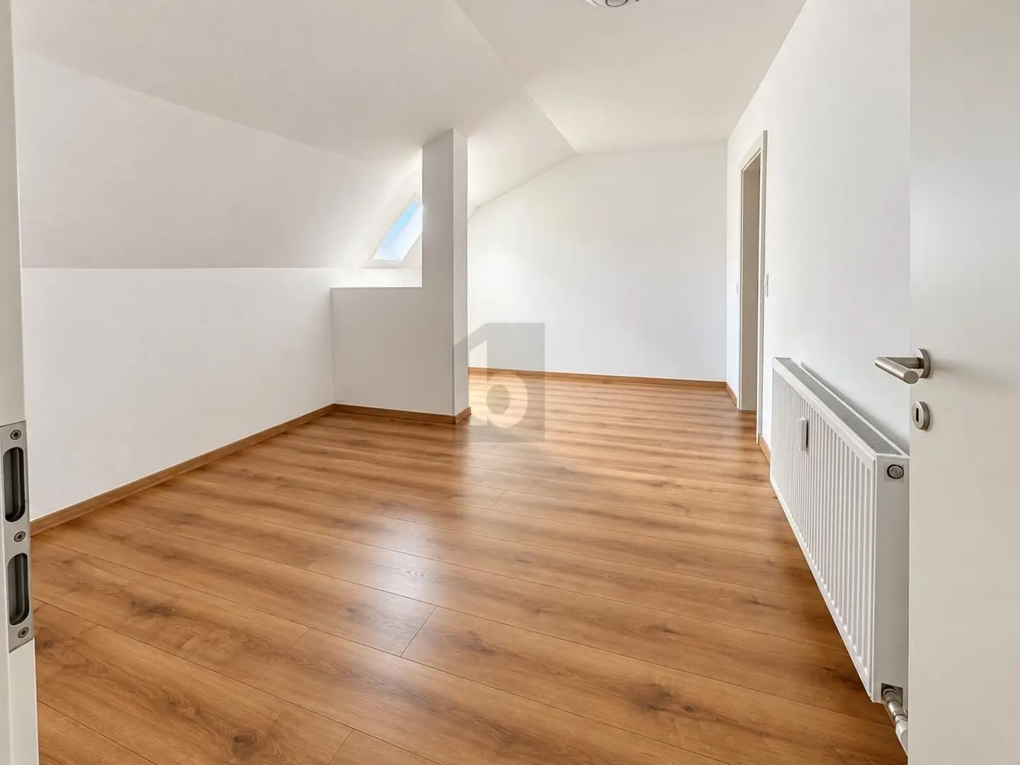 Bright spacious Wohnung with garden share