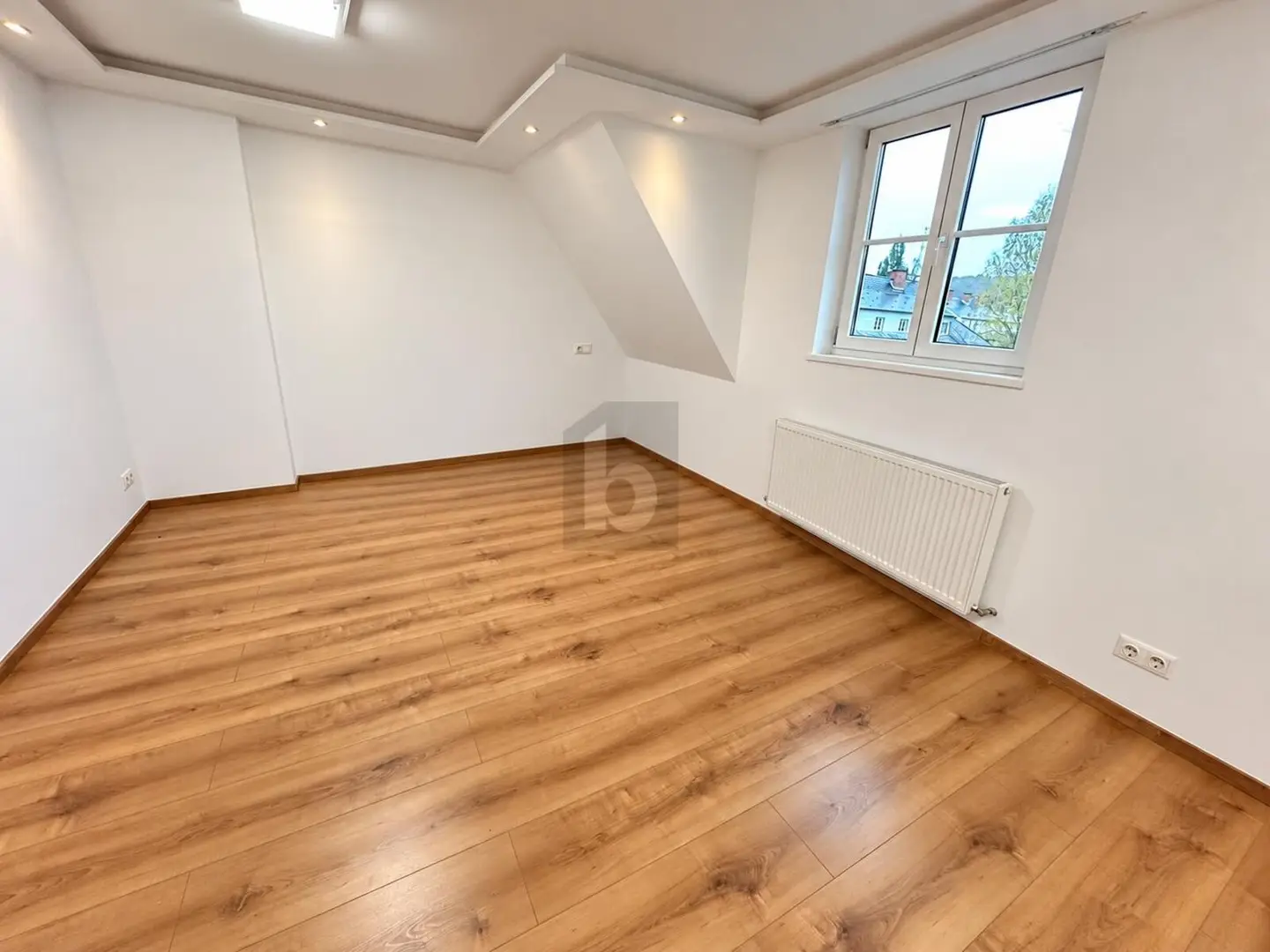 Bright spacious Wohnung with garden share