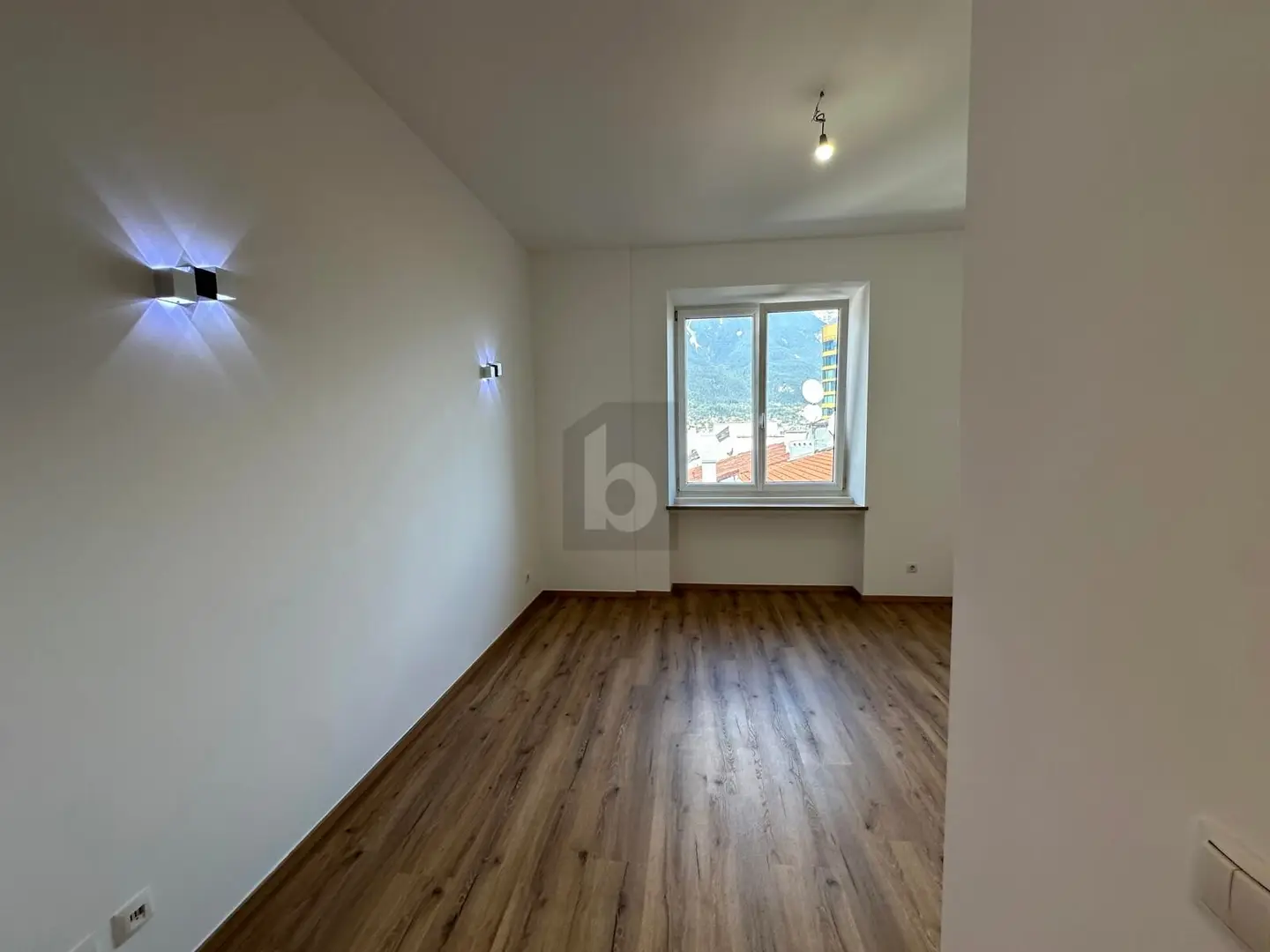 Freshly renovated Wohnung near main station with courtyard calm
