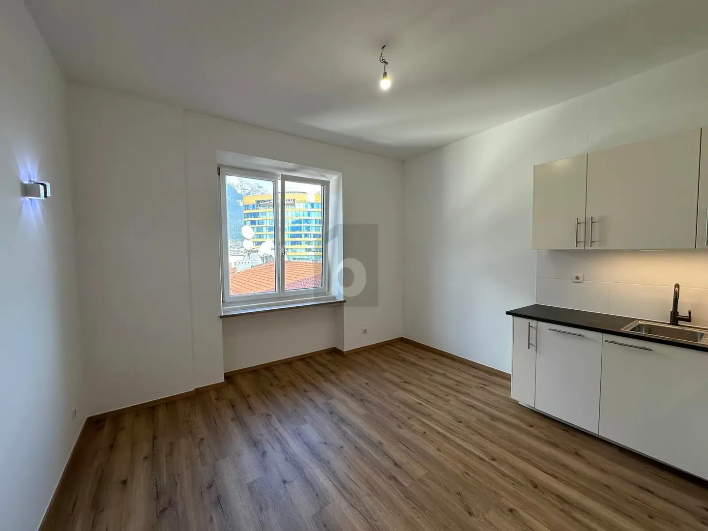 Freshly renovated Wohnung near main station with courtyard calm