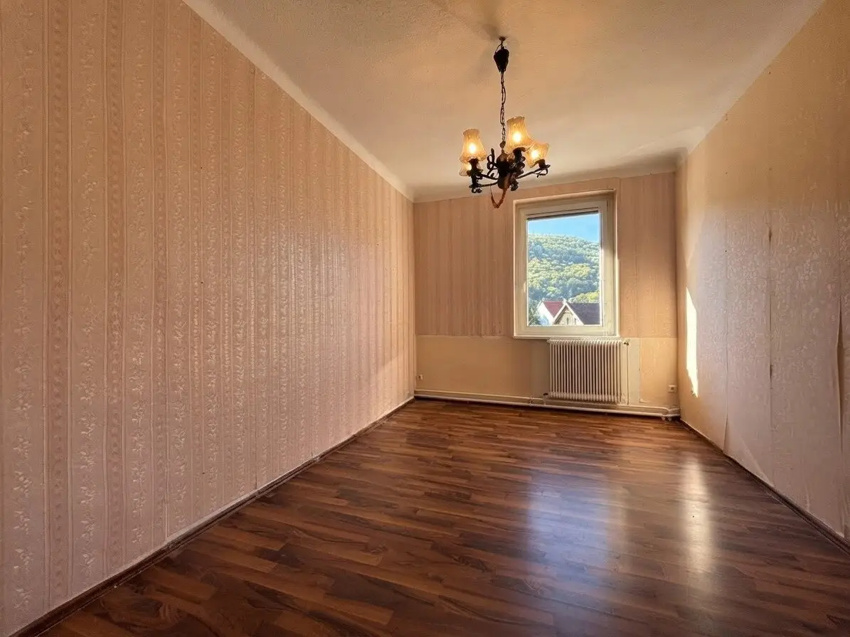 Spacious 4-room apartment with balcony
