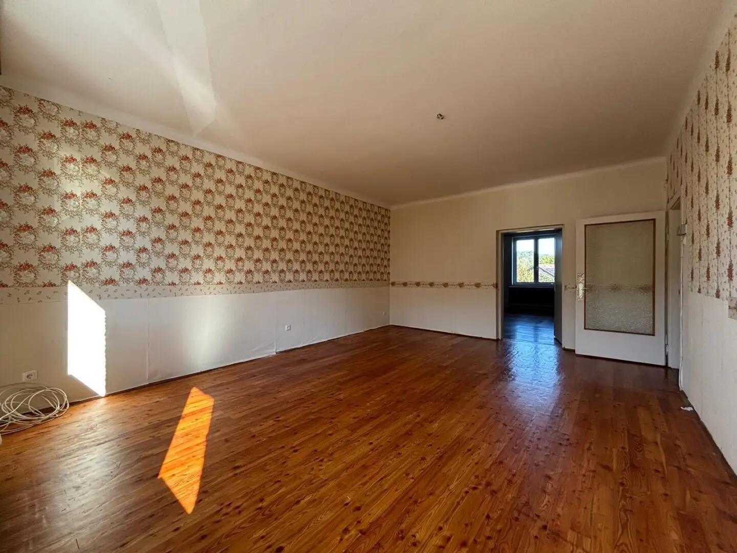 Spacious 4-room apartment with balcony