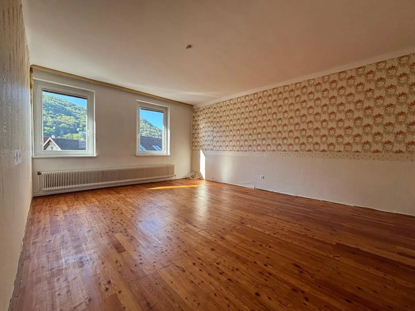 Spacious 4-room apartment with balcony