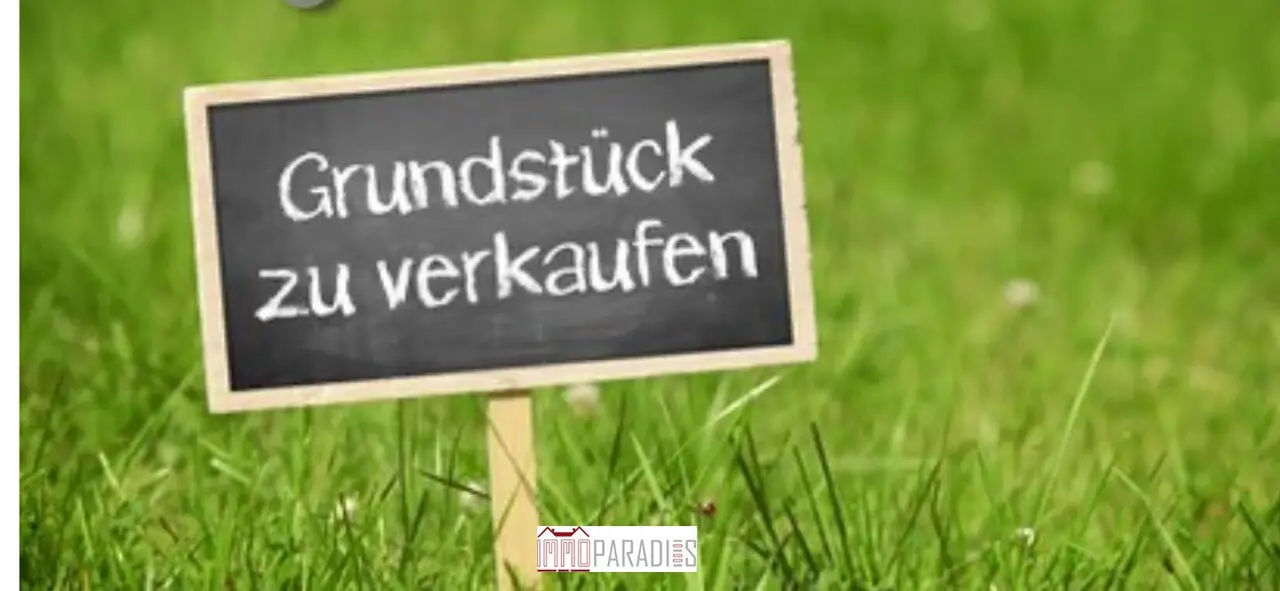 Narrow allotment garden with fruit trees in Bruck an der Leitha