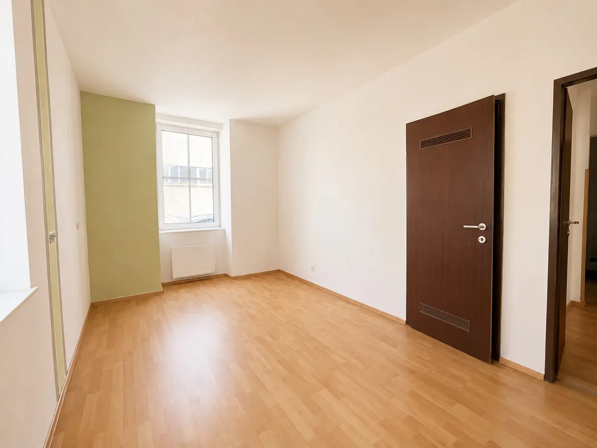 Erdgeschosswohnung im Gründerzeithaus zentral gelegen