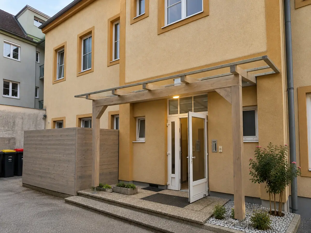 Erdgeschosswohnung im Gründerzeithaus zentral gelegen