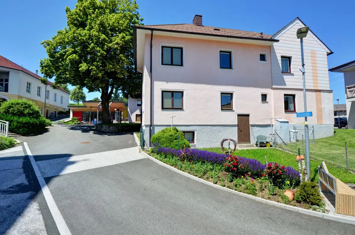 Familienwohnung mit kleinem Garten und viel Raum
