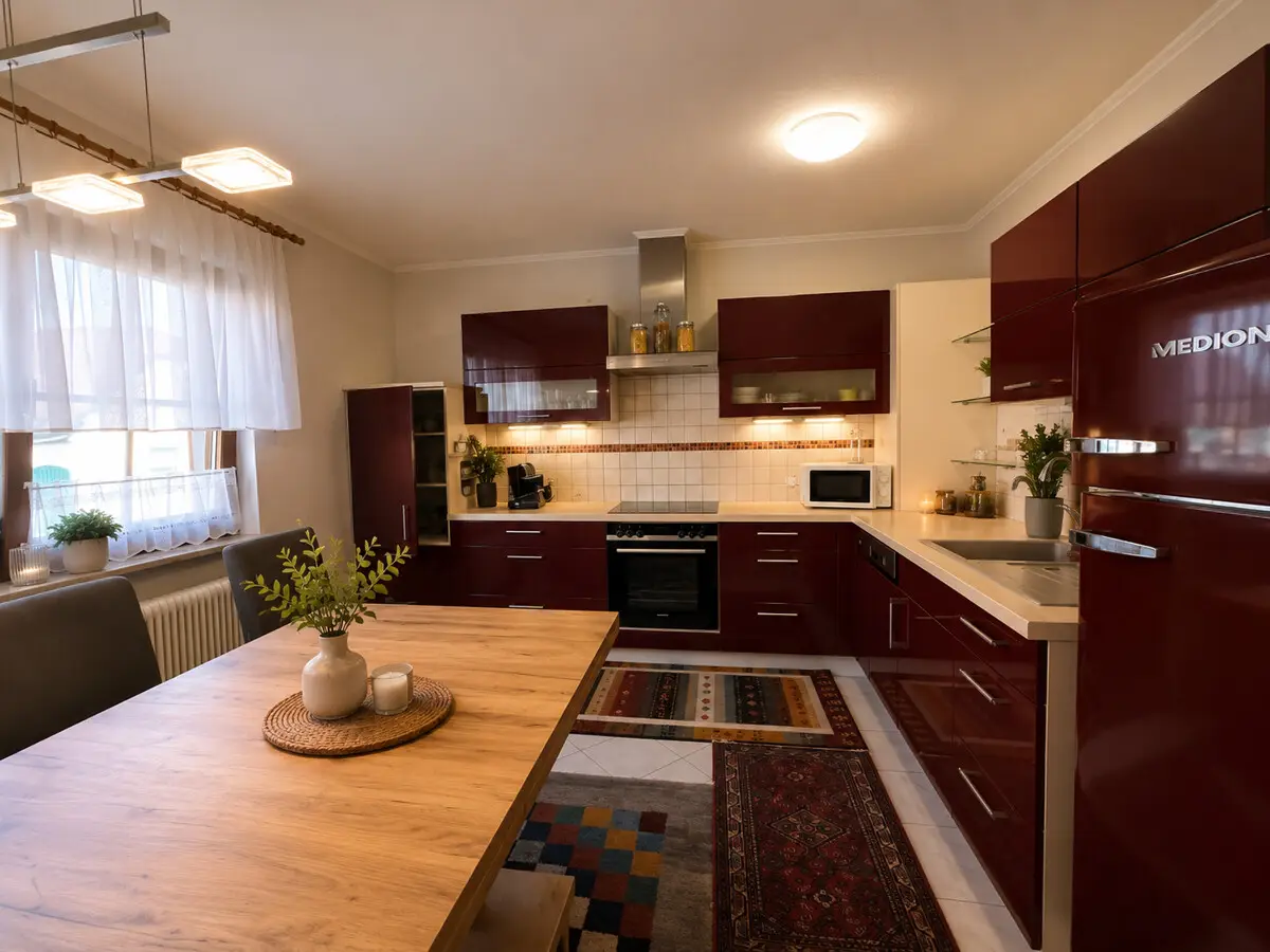 Liebevoll gepflegte Familienwohnung mit Wintergarten und großem Garten