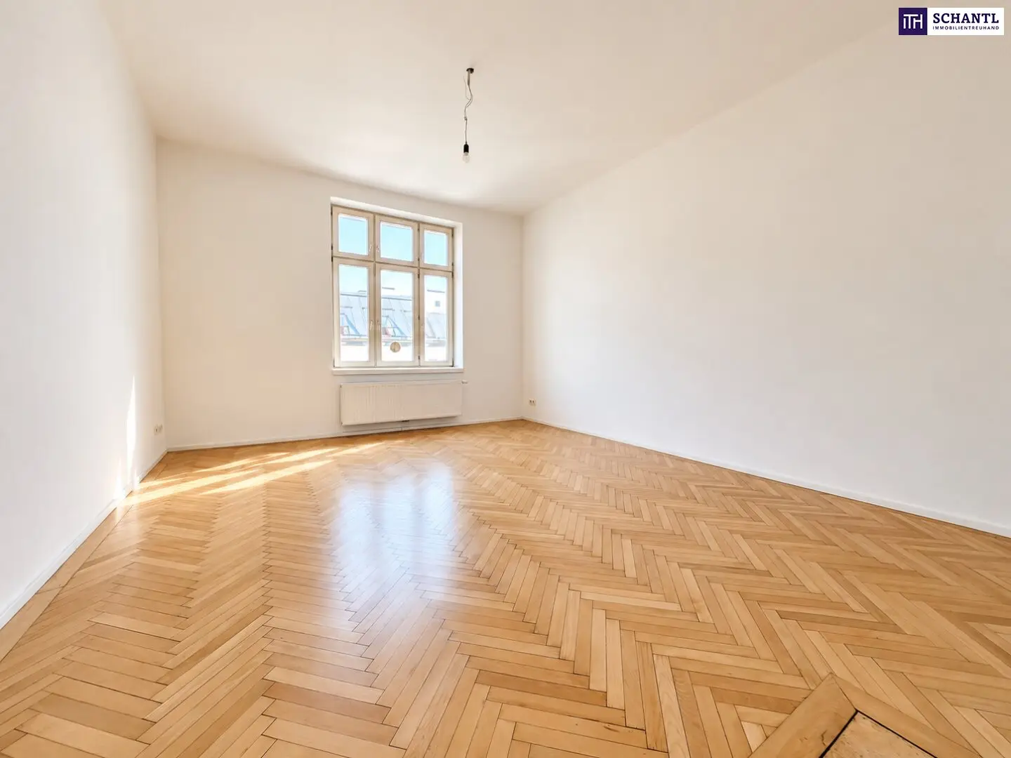 SPACE TO LIVE. PERIOD BUILDING TO FALL IN LOVE WITH. – Spacious and excellently laid out in the 5th district