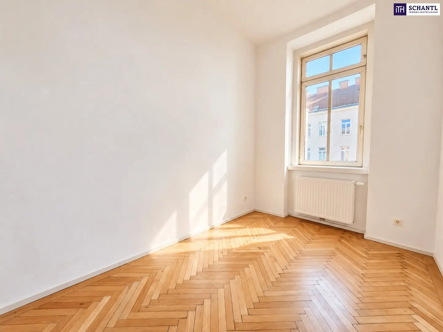 SPACE TO LIVE. PERIOD BUILDING TO FALL IN LOVE WITH. – Spacious and excellently laid out in the 5th district
