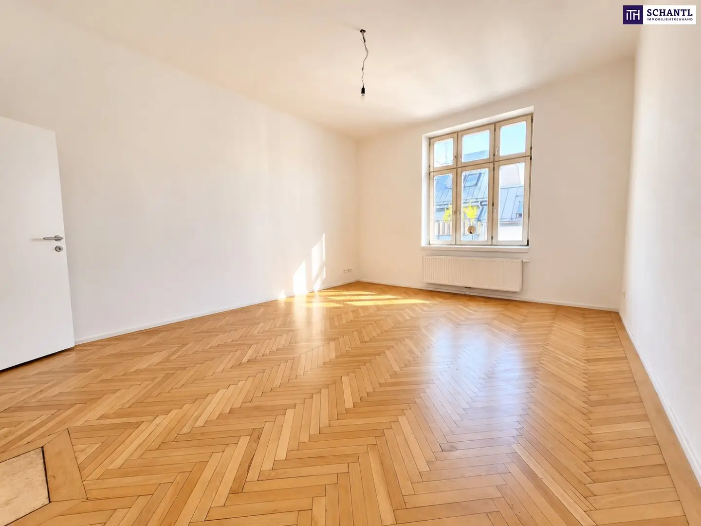 SPACE TO LIVE. PERIOD BUILDING TO FALL IN LOVE WITH. – Spacious and excellently laid out in the 5th district