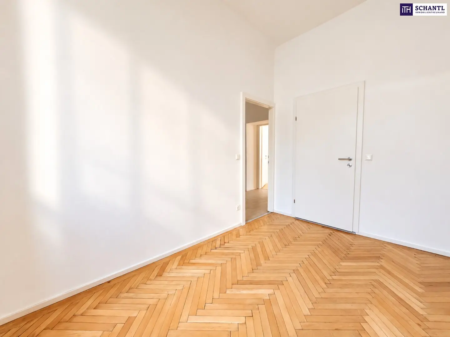 SPACE TO LIVE. PERIOD BUILDING TO FALL IN LOVE WITH. – Spacious and excellently laid out in the 5th district