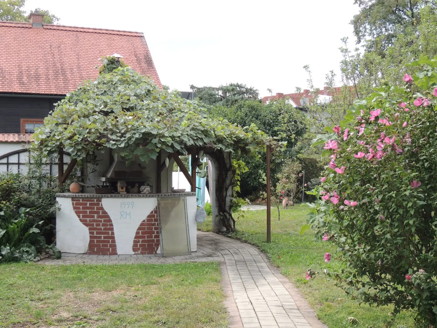 Charming single-family house with garden